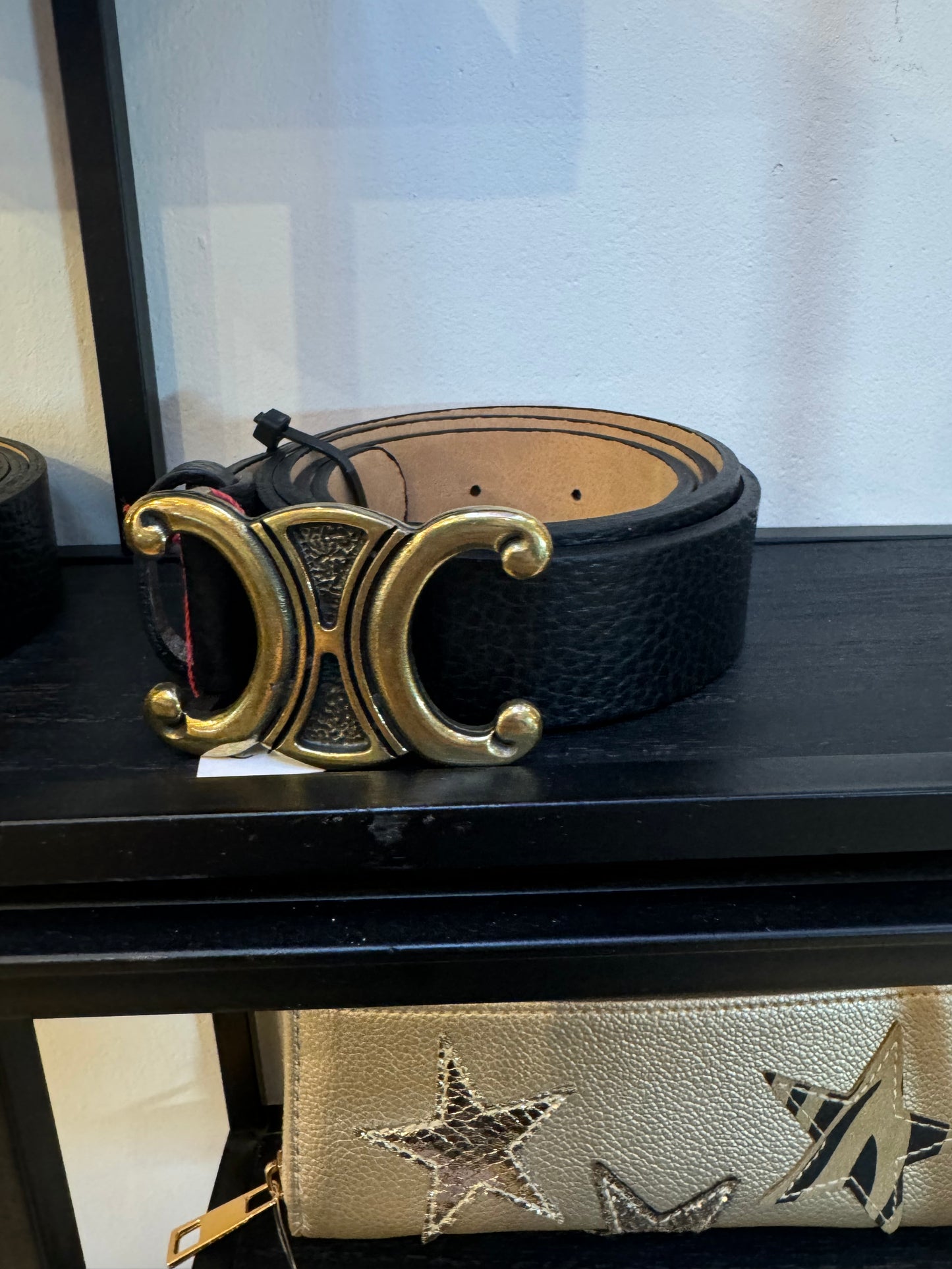 Zwarte riem met gouden buckle