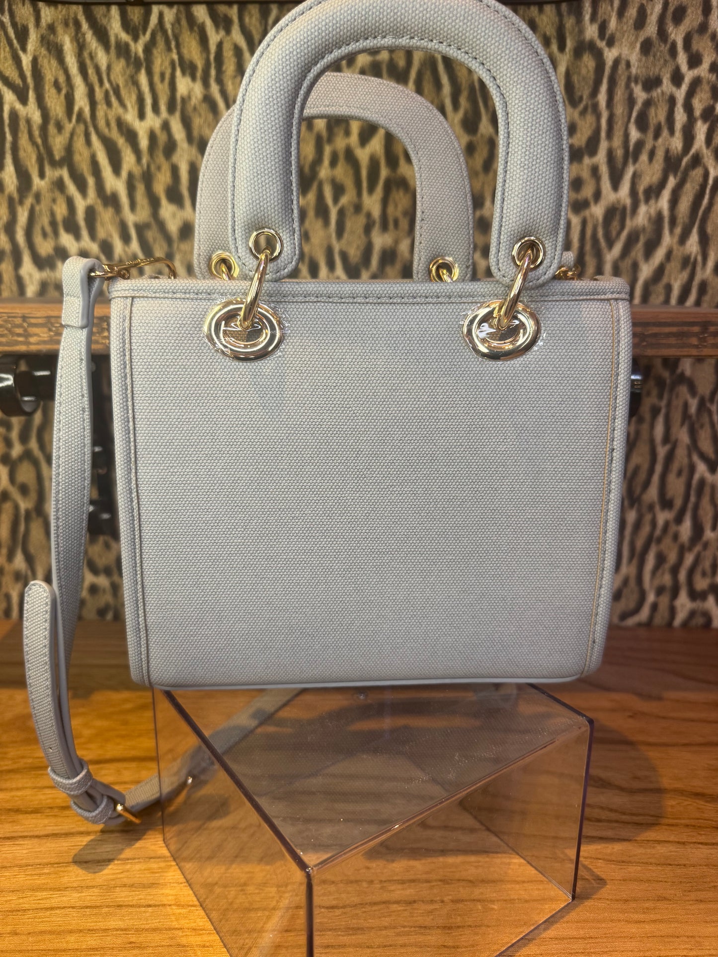 Grijze tas met bloemen patroon