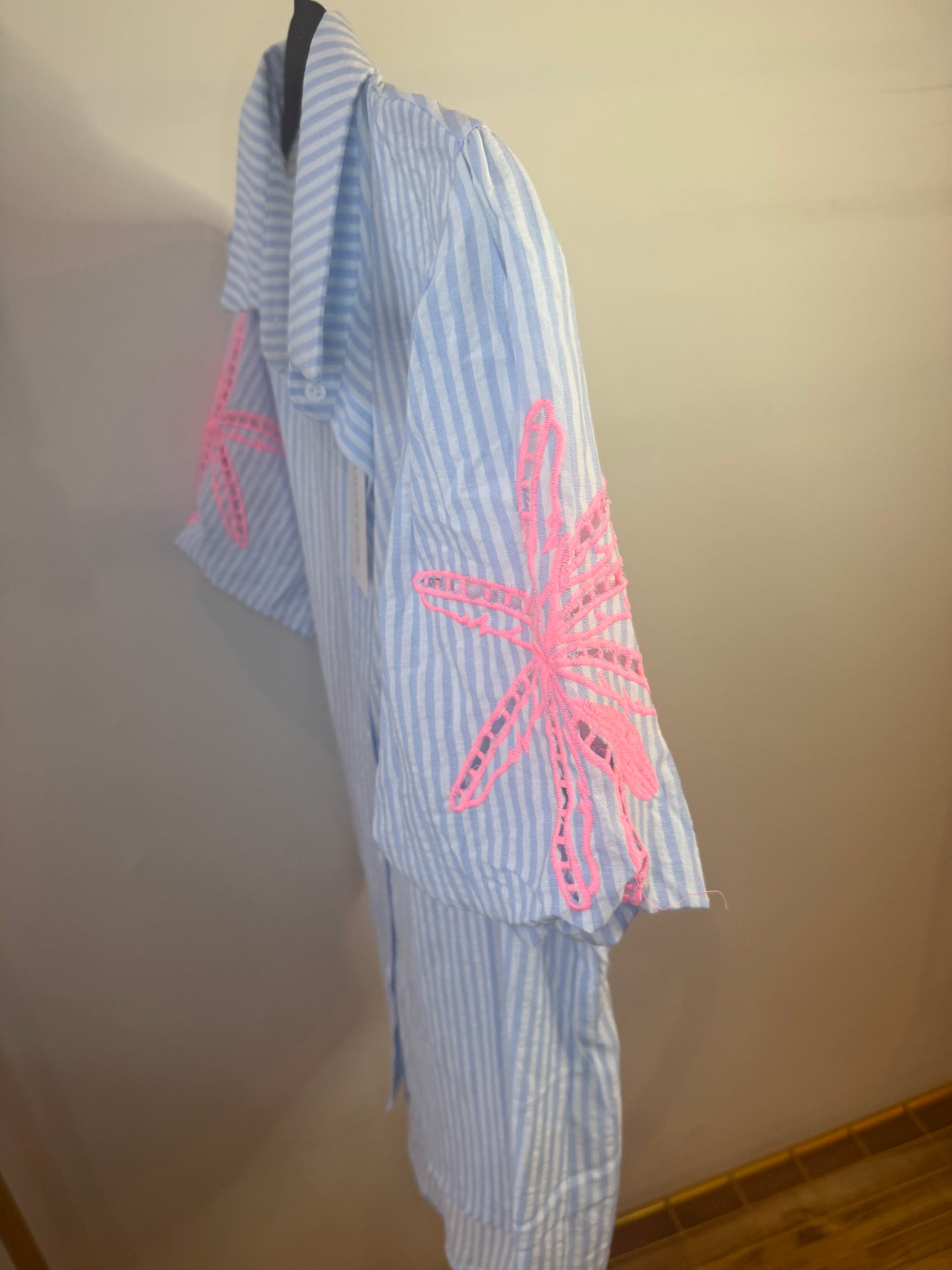Blauw gestreepte blouse koraal zeester