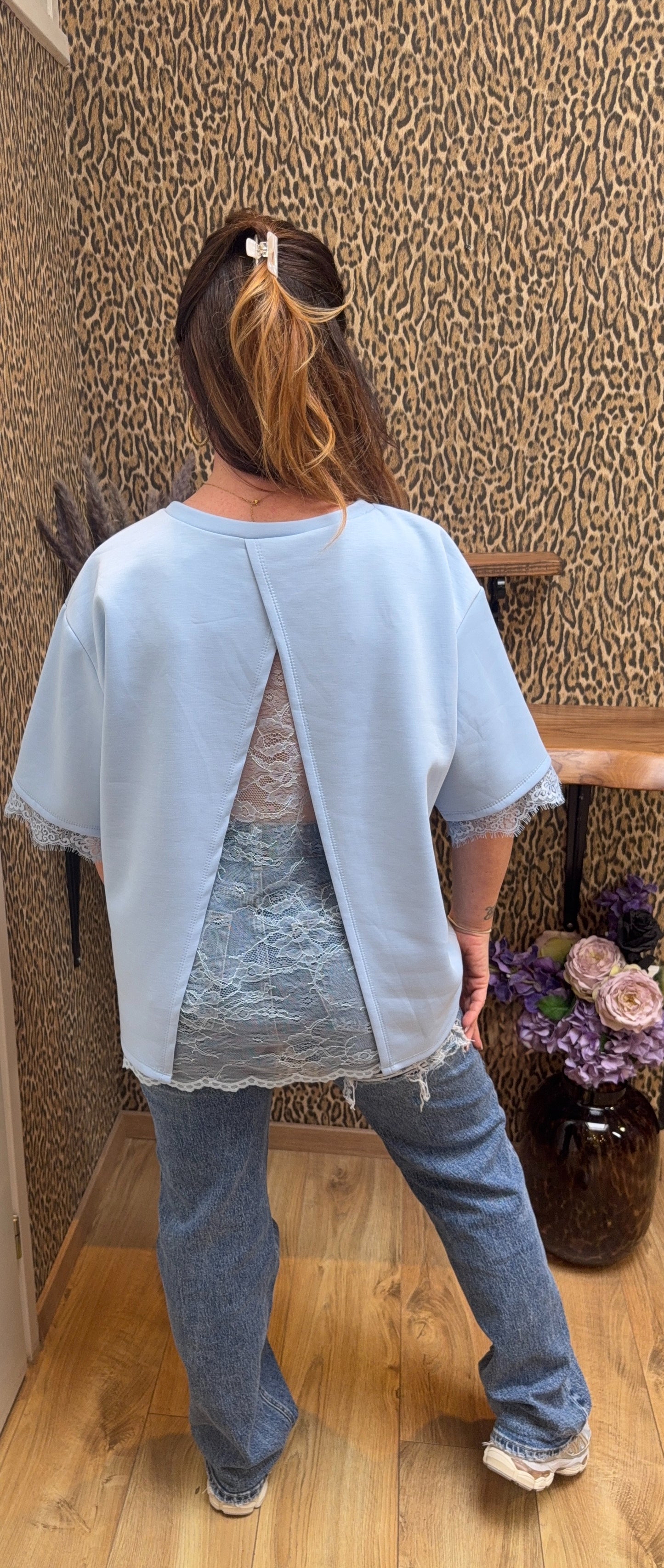 Top “Soft Lace Breeze” – Lichtblauw