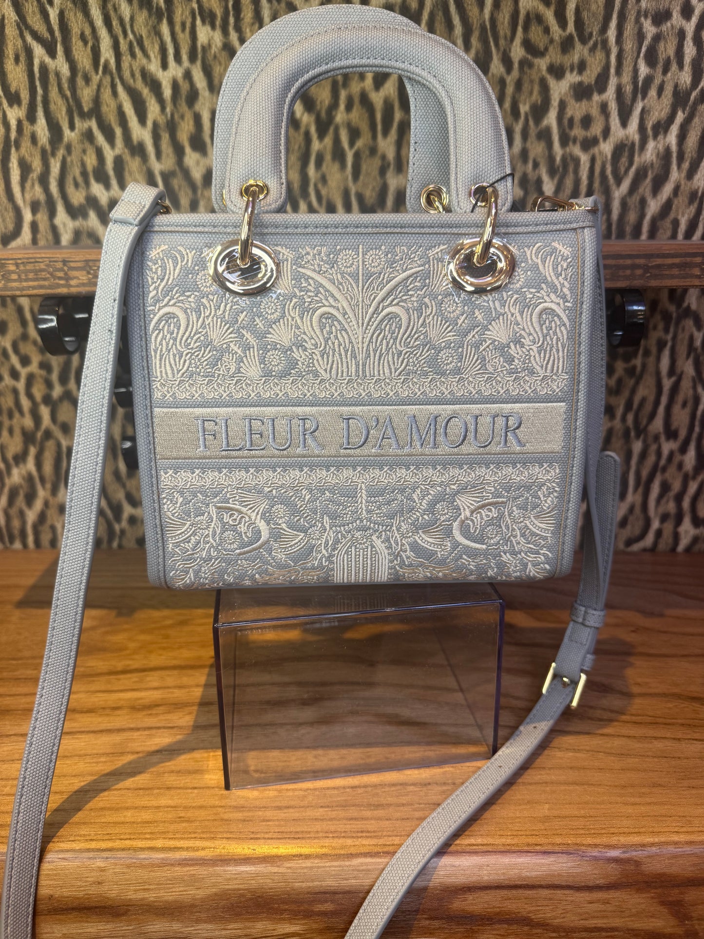 Grijze tas met bloemen patroon
