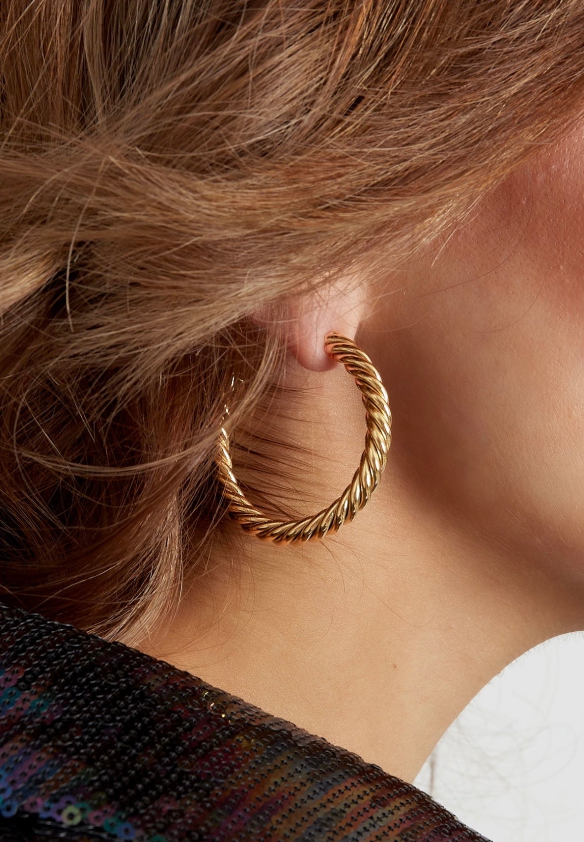 Ringen middel gedraaid goud