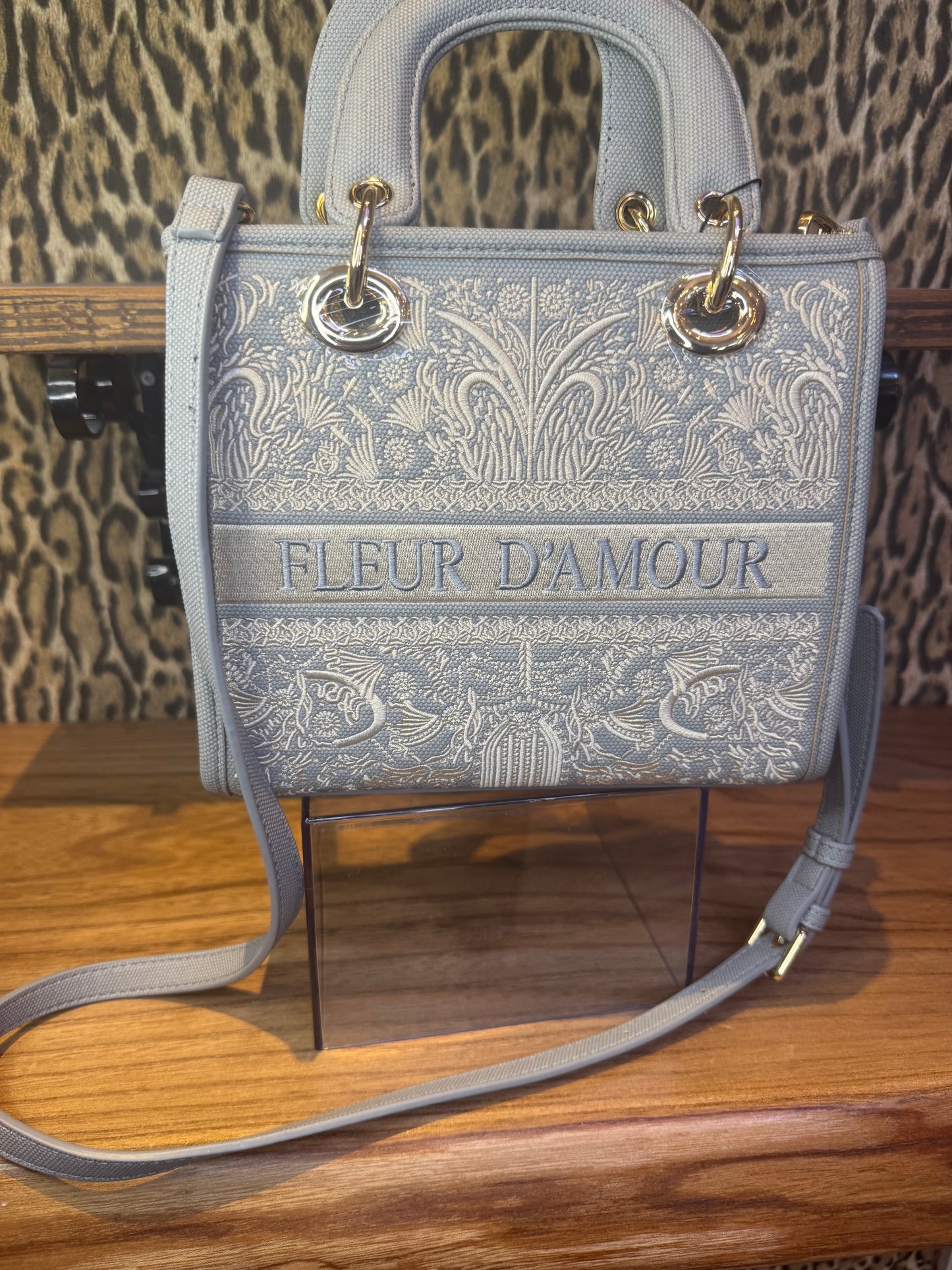 Grijze tas met bloemen patroon