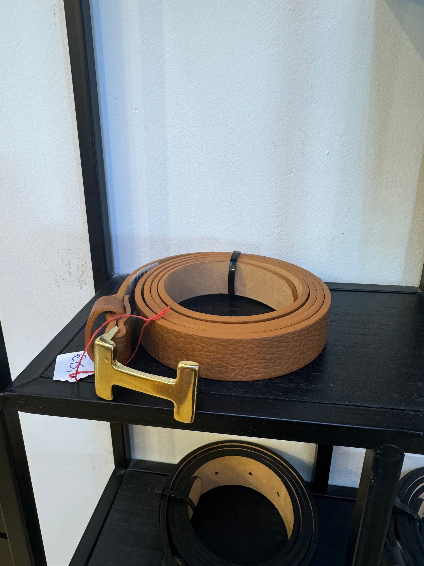 Bruine riem met gouden H