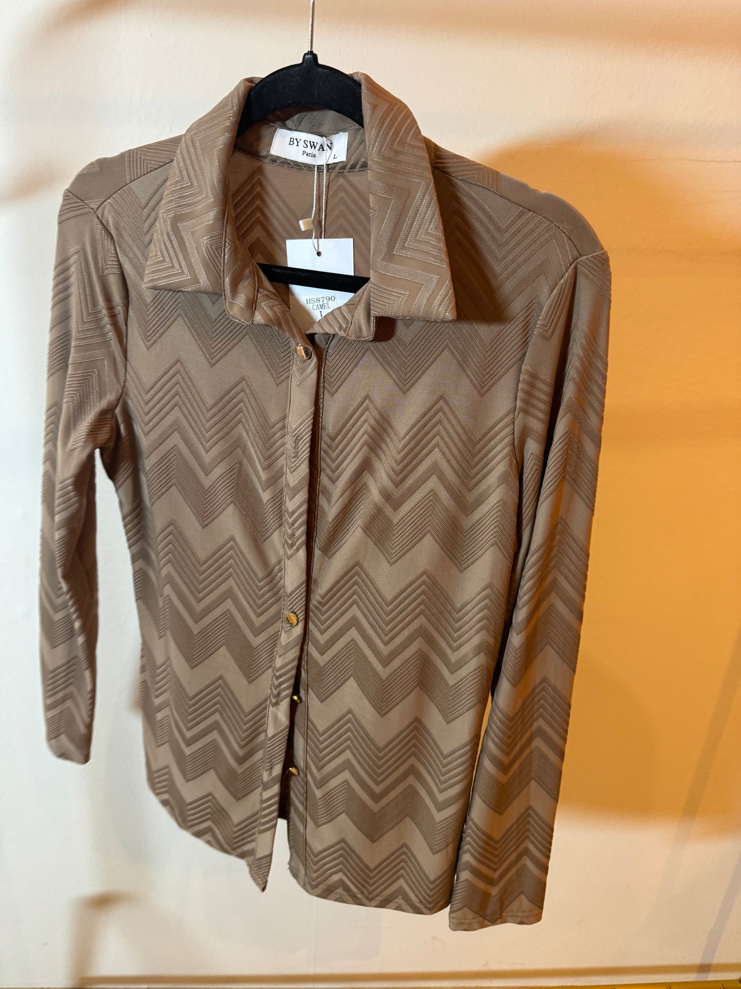 Camel kleurige zigzag blouse