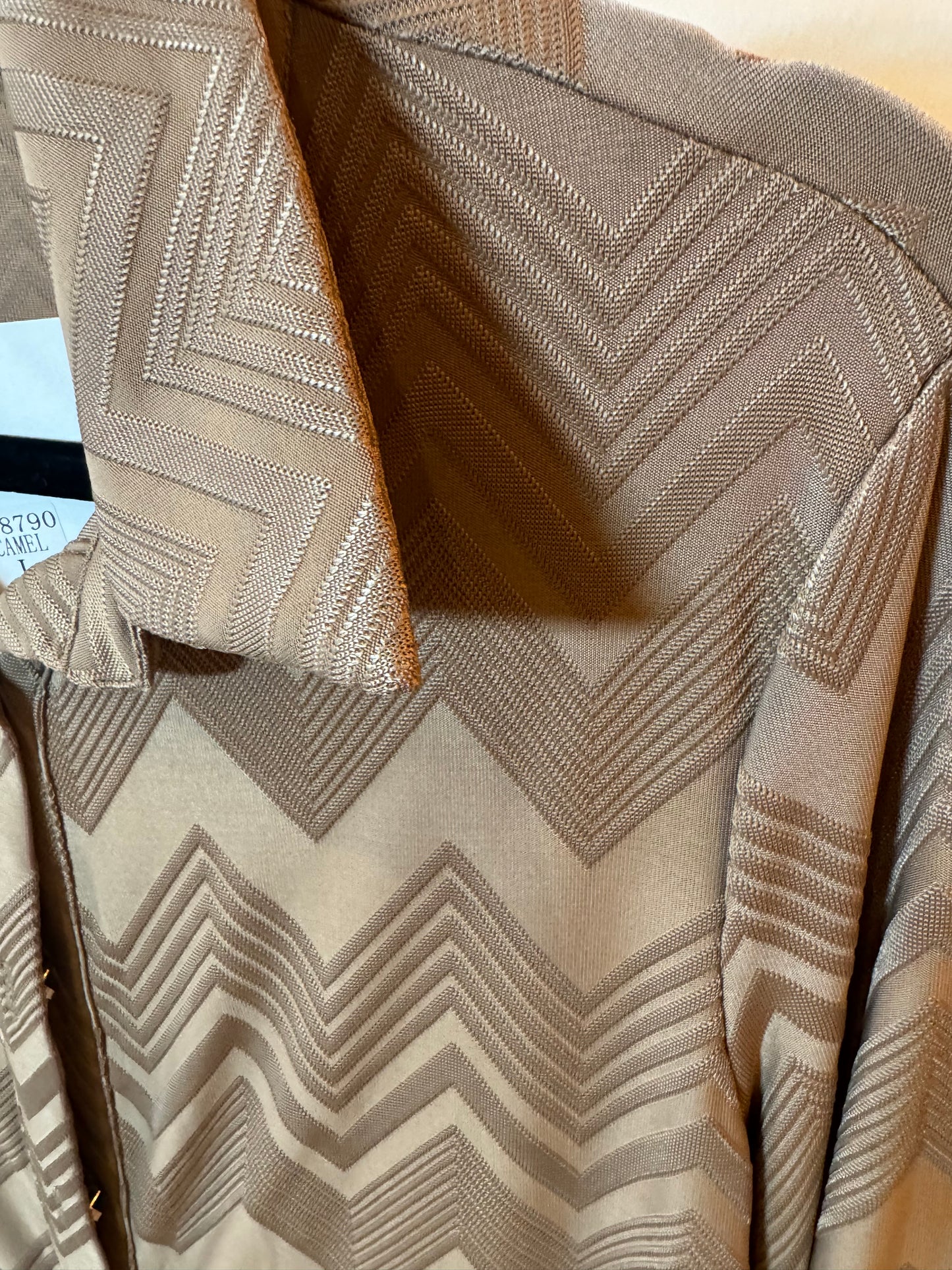 Camel kleurige zigzag blouse
