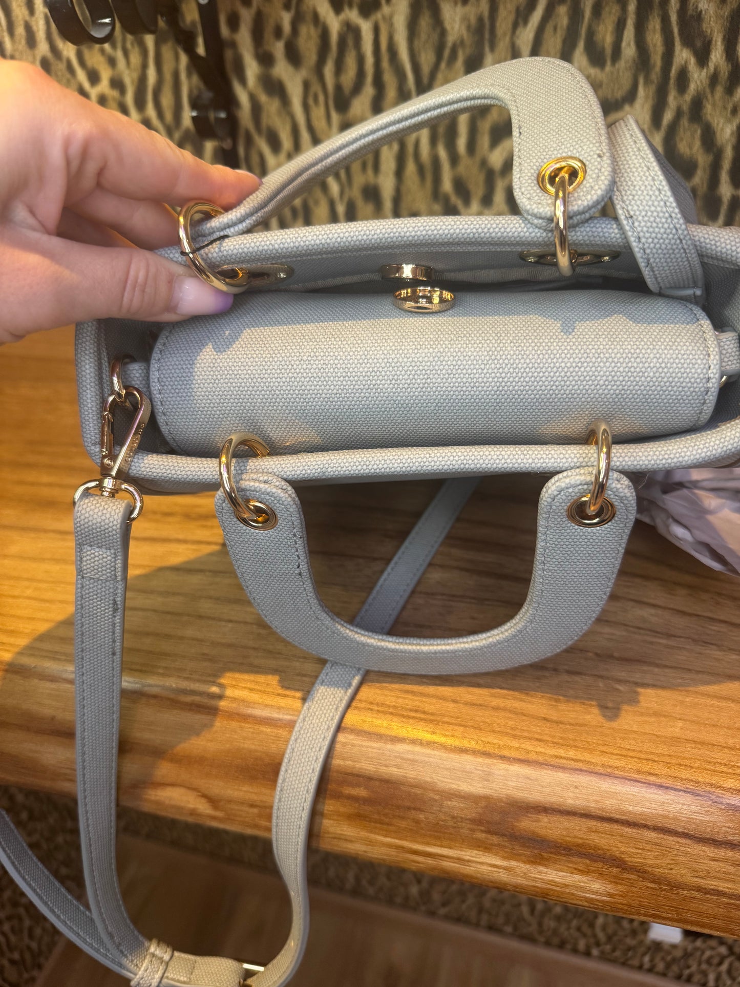 Grijze tas met bloemen patroon