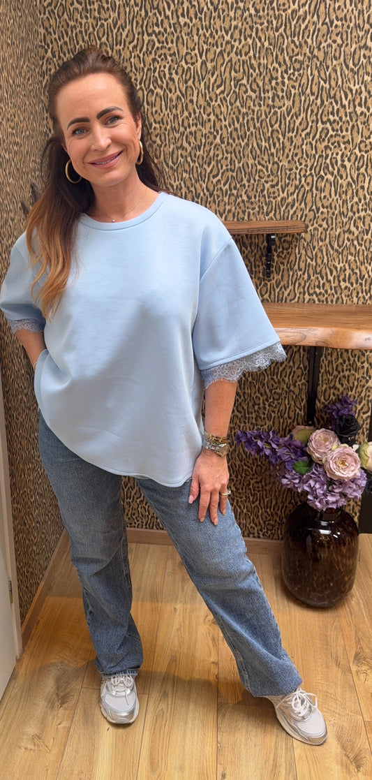 Top “Soft Lace Breeze” – Lichtblauw