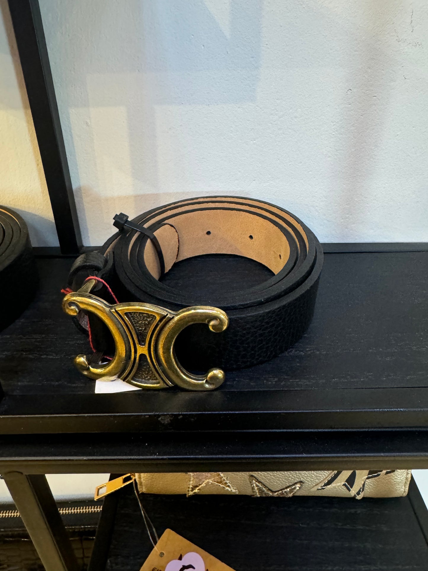 Zwarte riem met gouden buckle